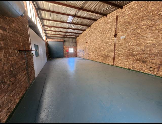 172M² WAREHOUSE TO LET IN WADEVILLE